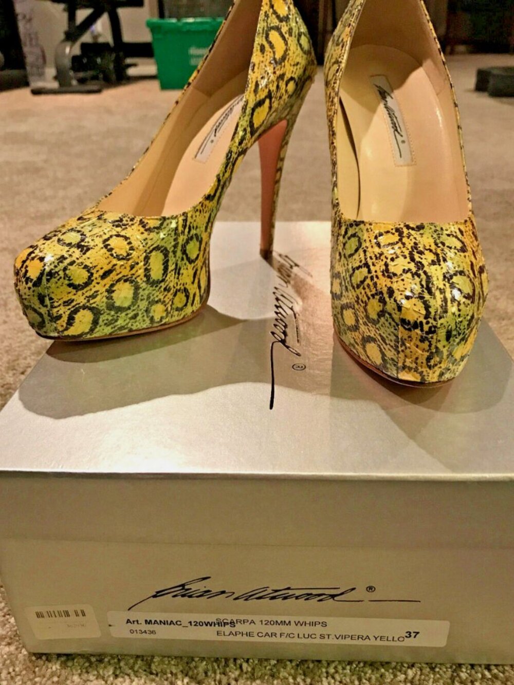 BRIAN ATWOOD Women's Yellow & Green Maniac Painted Snake Python Pump Size 7 NEW